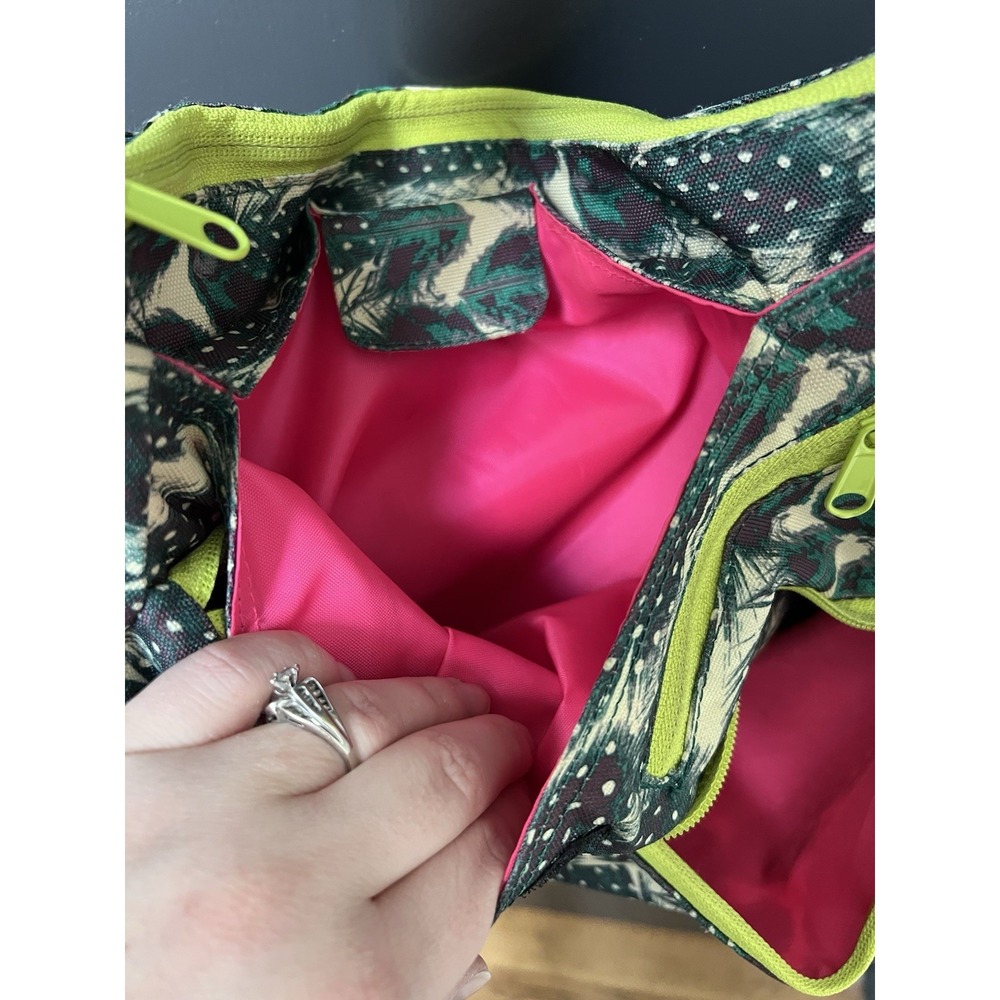KAVU Crossbody Shoulder Bag Pockets Multicolored Feather Boho Travel - Picture 3 of 7